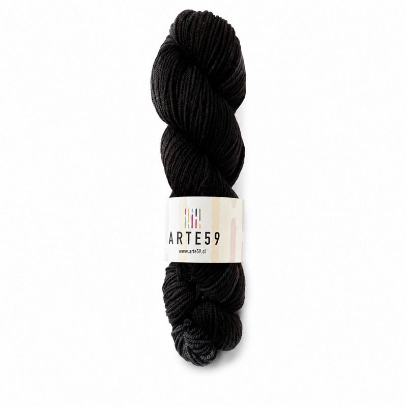 Negro intenso 135 (merino fingering) — madeja