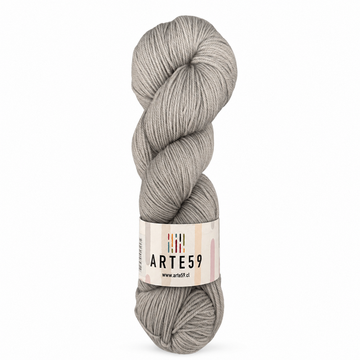 Arte59 Gris nublado 132-1 merino light sport — una madeja