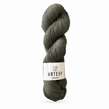Arte59 Verde musgo 8250ED merino light sport — una madeja