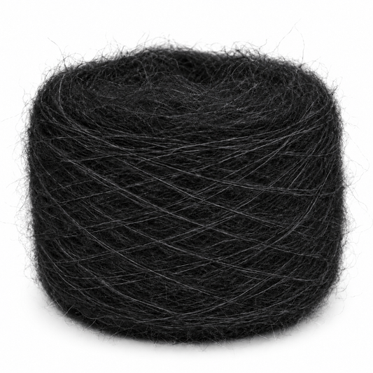 Baby alpaca brushed negro N5 sobre fondo blanco