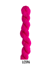 Cargar imagen en el visor de la galería, Lanabel Crewel LC596 Fucsia Crewel
